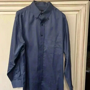 Jos. A. Bank travelers collection shirt, size Medium. Excellent condition.